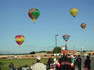 howellballoon04lots.jpg